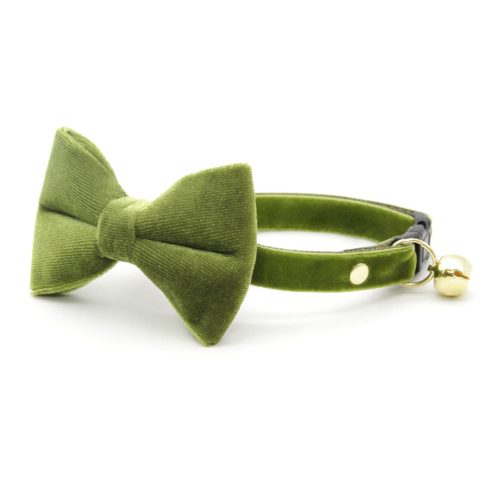 Velvet Leaf Green Bow Tie Collar 2024